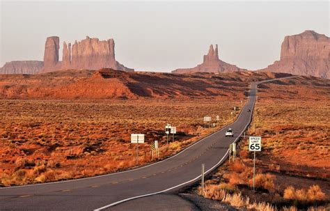 Monument Valley, 아름다운 환상과 기하학적 미로를 탐험하는 명상적인 퍼즐 어드벤처!