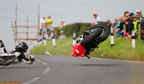  Tourist Trophy: 잔혹한 실제감과 스릴넘치는 경주를 동시에!